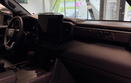 Toyota Sequoia, 2024 год, 13 500 000 рублей, 10 фотография