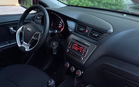 KIA Rio III рестайлинг, 2017 год, 997 000 рублей, 24 фотография