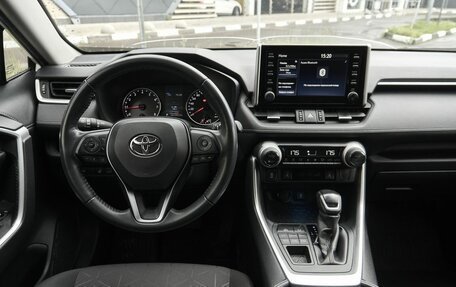 Toyota RAV4, 2021 год, 3 100 000 рублей, 8 фотография