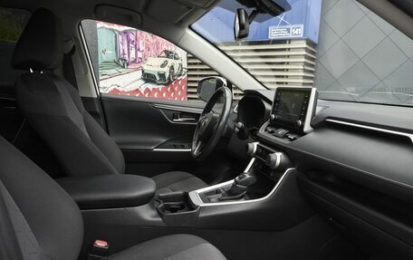 Toyota RAV4, 2021 год, 3 100 000 рублей, 6 фотография