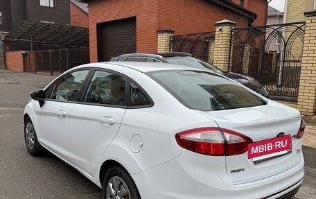 Ford Fiesta, 2015 год, 819 000 рублей, 3 фотография