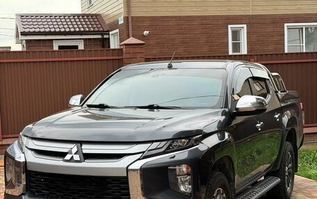 Mitsubishi L200 IV рестайлинг, 2021 год, 3 050 000 рублей, 1 фотография