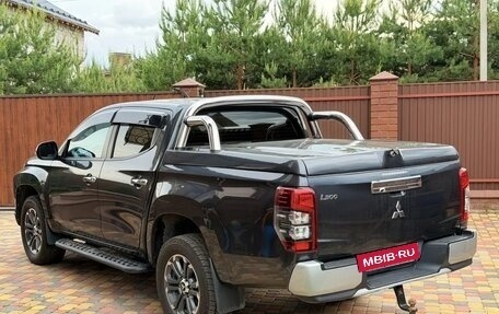 Mitsubishi L200 IV рестайлинг, 2021 год, 3 050 000 рублей, 2 фотография