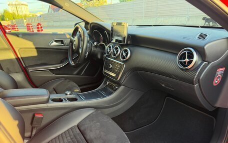 Mercedes-Benz A-Класс, 2017 год, 1 690 000 рублей, 15 фотография