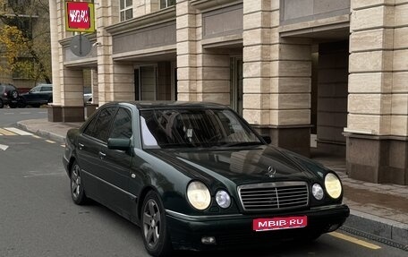 Mercedes-Benz E-Класс, 1998 год, 525 000 рублей, 1 фотография