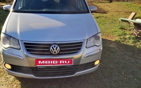 Volkswagen Touran III, 2010 год, 545 000 рублей, 1 фотография