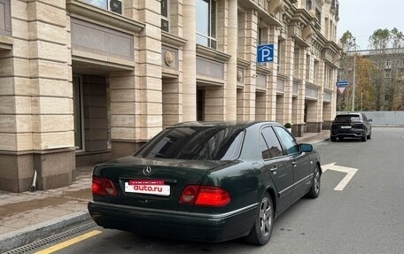 Mercedes-Benz E-Класс, 1998 год, 525 000 рублей, 3 фотография