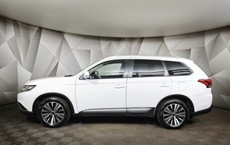 Mitsubishi Outlander III рестайлинг 3, 2021 год, 2 315 000 рублей, 5 фотография