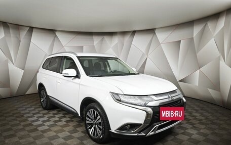 Mitsubishi Outlander III рестайлинг 3, 2021 год, 2 315 000 рублей, 3 фотография