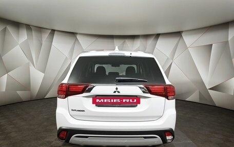 Mitsubishi Outlander III рестайлинг 3, 2021 год, 2 315 000 рублей, 8 фотография