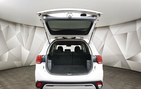 Mitsubishi Outlander III рестайлинг 3, 2021 год, 2 315 000 рублей, 12 фотография