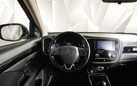 Mitsubishi Outlander III рестайлинг 3, 2021 год, 2 315 000 рублей, 20 фотография