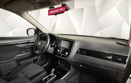Mitsubishi Outlander III рестайлинг 3, 2021 год, 2 315 000 рублей, 13 фотография