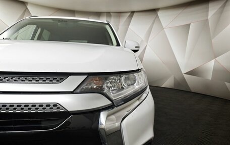 Mitsubishi Outlander III рестайлинг 3, 2021 год, 2 315 000 рублей, 10 фотография