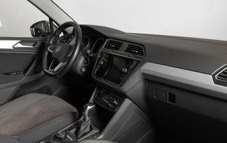 Volkswagen Tiguan II, 2021 год, 3 295 800 рублей, 7 фотография