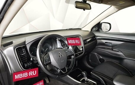 Mitsubishi Outlander III рестайлинг 3, 2021 год, 2 315 000 рублей, 19 фотография
