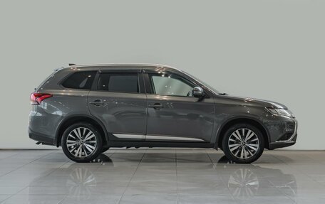 Mitsubishi Outlander III рестайлинг 3, 2019 год, 2 000 000 рублей, 5 фотография