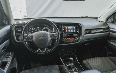Mitsubishi Outlander III рестайлинг 3, 2019 год, 2 000 000 рублей, 10 фотография