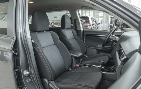 Mitsubishi Outlander III рестайлинг 3, 2019 год, 2 000 000 рублей, 12 фотография