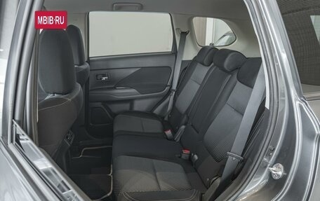 Mitsubishi Outlander III рестайлинг 3, 2019 год, 2 000 000 рублей, 13 фотография