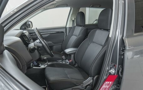 Mitsubishi Outlander III рестайлинг 3, 2019 год, 2 000 000 рублей, 14 фотография