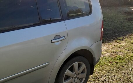 Volkswagen Touran III, 2010 год, 545 000 рублей, 11 фотография