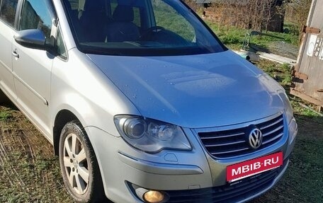 Volkswagen Touran III, 2010 год, 545 000 рублей, 2 фотография