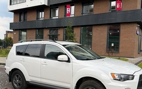 Mitsubishi Outlander III рестайлинг 3, 2010 год, 800 000 рублей, 6 фотография