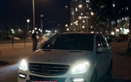 Mercedes-Benz M-Класс, 2013 год, 2 380 000 рублей, 2 фотография