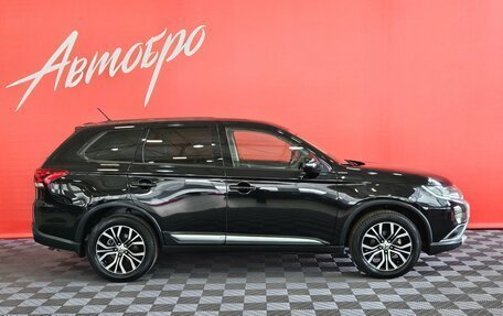 Mitsubishi Outlander III рестайлинг 3, 2015 год, 1 770 000 рублей, 6 фотография
