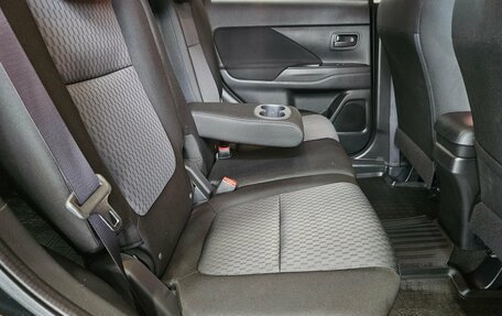 Mitsubishi Outlander III рестайлинг 3, 2015 год, 1 770 000 рублей, 13 фотография