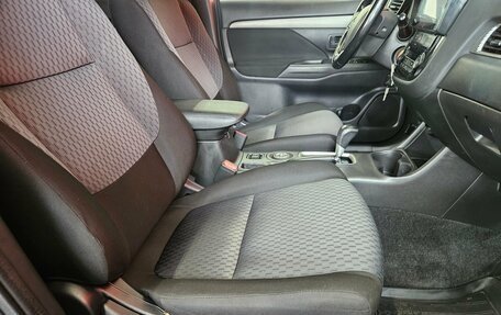Mitsubishi Outlander III рестайлинг 3, 2015 год, 1 770 000 рублей, 12 фотография