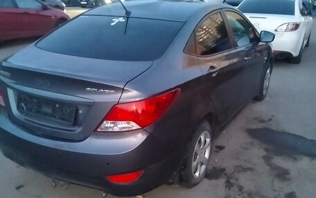 Hyundai Solaris II рестайлинг, 2012 год, 350 000 рублей, 17 фотография