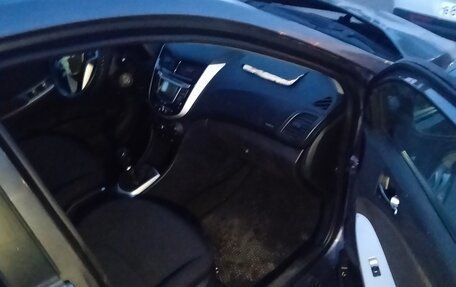 Hyundai Solaris II рестайлинг, 2012 год, 350 000 рублей, 16 фотография