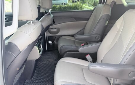 KIA Carnival, 2024 год, 5 810 000 рублей, 14 фотография