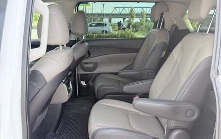 KIA Carnival, 2024 год, 5 810 000 рублей, 17 фотография