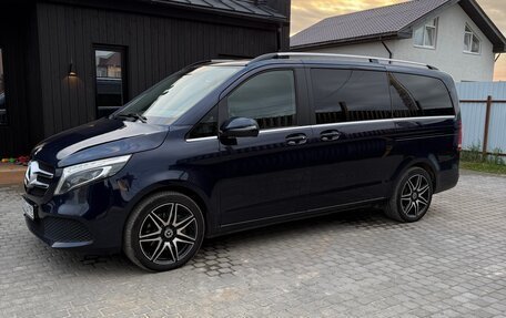 Mercedes-Benz V-Класс, 2021 год, 5 850 000 рублей, 4 фотография