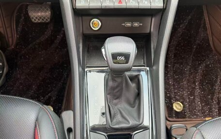 Skoda Karoq I, 2022 год, 1 825 000 рублей, 10 фотография