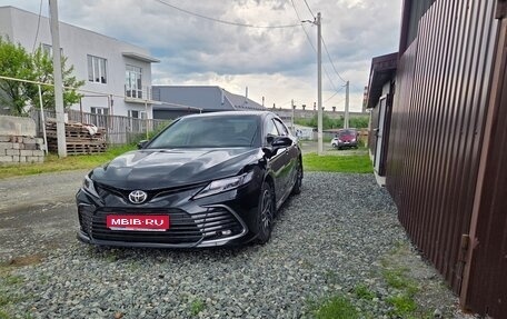 Toyota Camry, 2021 год, 3 270 000 рублей, 1 фотография