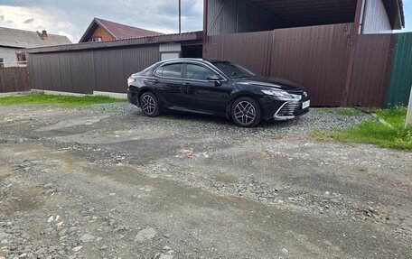Toyota Camry, 2021 год, 3 270 000 рублей, 2 фотография