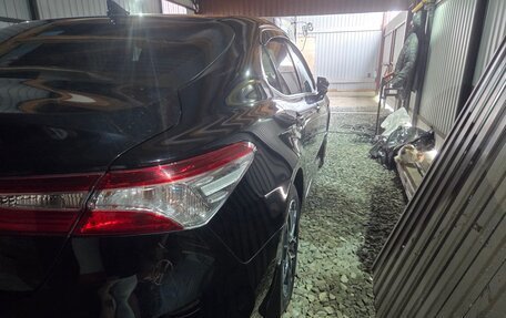 Toyota Camry, 2021 год, 3 270 000 рублей, 6 фотография