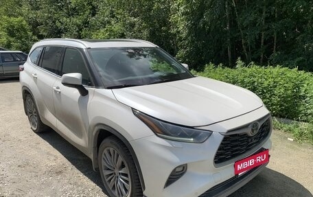 Toyota Highlander, 2021 год, 4 200 000 рублей, 3 фотография
