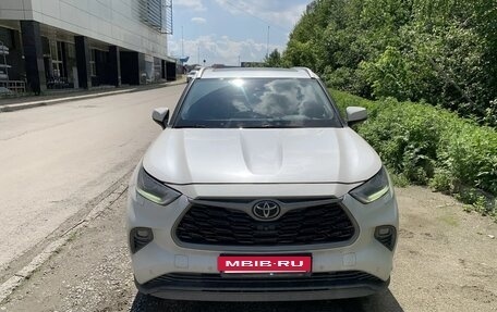 Toyota Highlander, 2021 год, 4 200 000 рублей, 2 фотография