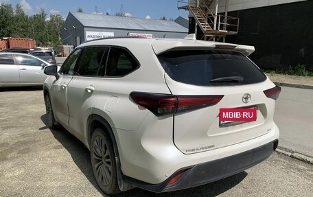 Toyota Highlander, 2021 год, 4 200 000 рублей, 6 фотография