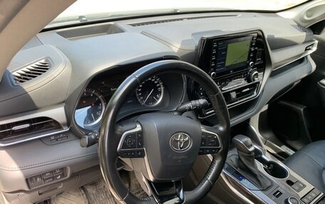 Toyota Highlander, 2021 год, 4 200 000 рублей, 27 фотография