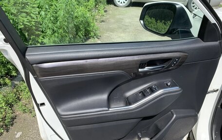 Toyota Highlander, 2021 год, 4 200 000 рублей, 29 фотография