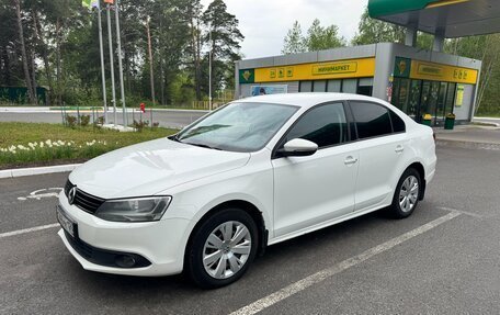 Volkswagen Jetta VI, 2013 год, 980 000 рублей, 3 фотография