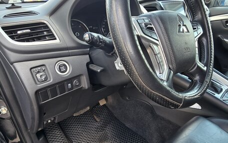 Mitsubishi Pajero Sport III рестайлинг, 2019 год, 3 000 000 рублей, 12 фотография