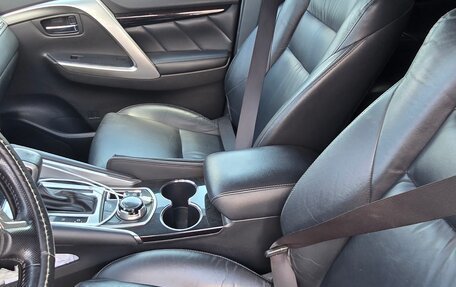 Mitsubishi Pajero Sport III рестайлинг, 2019 год, 3 000 000 рублей, 14 фотография