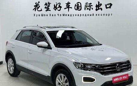 Volkswagen T-Roc I, 2022 год, 1 490 000 рублей, 2 фотография